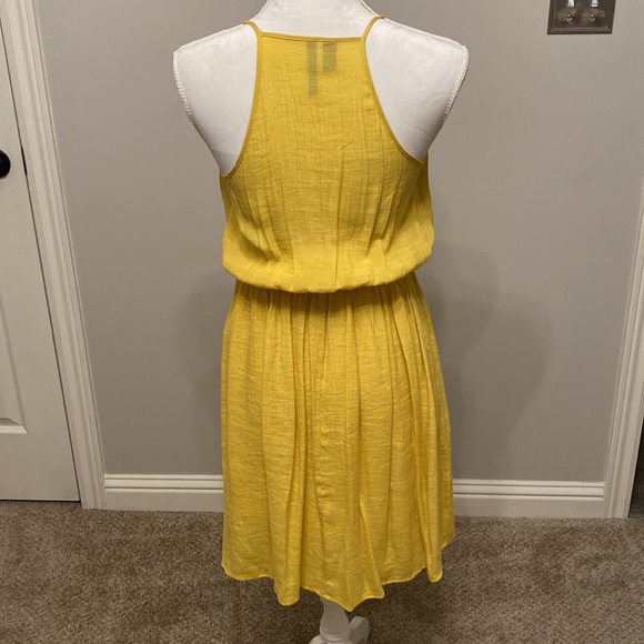 Yellow sun dress🌻 Size XS but fits like a 4 - Picture 2 of 3